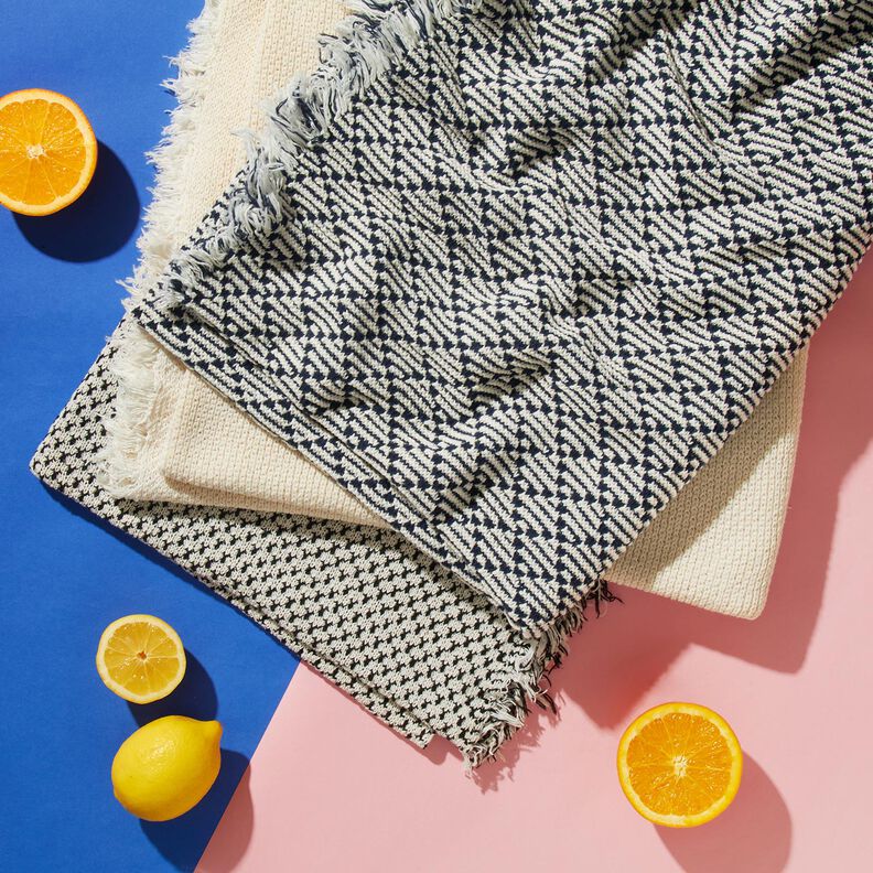 Cotone lavorato a maglia grossa con pois astratti – bianco/blu marino,  image number 6