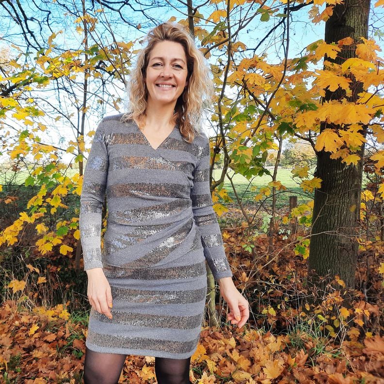 Tessuto in maglia con paillettes glitterate a strisce orizzontali – grigio, image number 4